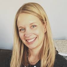 Amanda Bate's Instagram, Twitter & Facebook