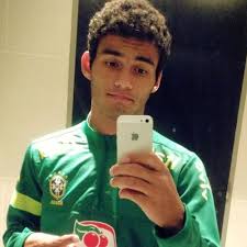 De 24 anos, e artista gospel, de 21 anos, não estão mais juntos e deletaram suas fotos nas redes sociais, em março. Thiago Maia T Maia5 Twitter