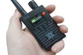 This is one of the smallest bug detectors on the list, weighing at only 86g and measuring approximately 16.5 x 10 x 3.5 cm in size. Spy Bug Finder Bug Detection Counter Surveillance