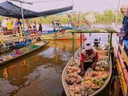 Sambutan merdeka bersama penyanyi terkenal datuk nash. Pasar Tani Terapung Di Sungai Pengkalan Datu Jadi Tarikan Pengunjung Ke Kota Bharu Libur