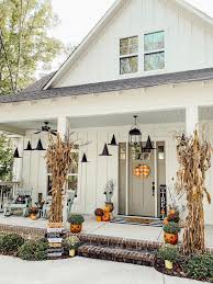 Everything's from target!) designer and hgtv alum emily henderson shares simple tricks for turning your home into halloween heaven. 70 Halloween Front Porch Decorating Ideas Hgtv