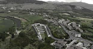 A L'Aquila la scuola post-sisma firmata Franciosini è ispirata al ...