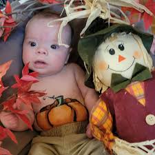 I couldnt help but paint my sweet baby's belly today ❤ #pumpkin #bodypaint  #bellypainting #baby #fall #autumn #leaves #sunflower #babyboy  #pumpkinpainting