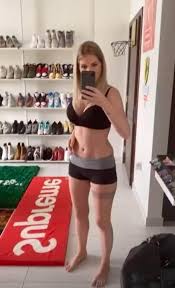 Jessica thivenin est aujourd'hui très à l'aise avec son image. Jessica Thivenin A Presque Retrouve Son Corps D Avant Grossesse Gossip