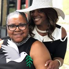 Sha'Carri Richardson's Grandmother Stands Proudly In Front of Her Picture.  #TheBigIcon⭐️