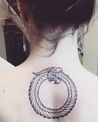35 Mythical Ouroboros Tattoo Ideas What Goes Around Comes Around Check More At Http Tattoo Journal Com Bes Tatuagem De Ouroboros Tatuagem Tatuagens Brancas