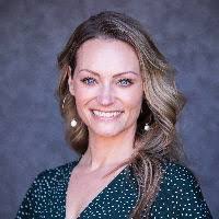 Sarah Ruffner's Instagram, Twitter & Facebook