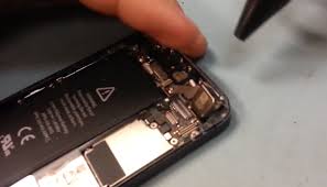 It's available for iphone 5 and iphone 6 models, and although both versions include the same types of lens, they work slightly differently. How To Clean Dust From Inside Of Iphone 5 Camera Lens Video Redmond Pie