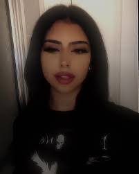 Nora Bloom's Instagram, Twitter & Facebook