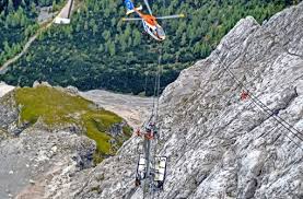 Bei dem unfall entstand ein hoher schaden. Zugspitzbahn Bei Bergeubung Schwer Beschadigt Neue Seilbahn Bleibt Wochenlang Geschlossen Panorama Stuttgarter Zeitung
