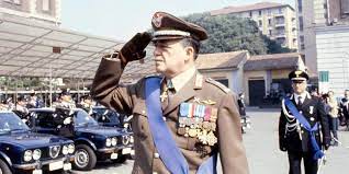 Il 3 settembre 1982 il prefetto carlo alberto dalla chiesa (interpretato da giancarlo giannini) viene assassinato dalla mafia assieme all'agente di scorta . Acli Palermo Educare Alla Legalita Ricordando Il Sacrificio Del Generale Carlo Alberto Dalla Chiesa Acli