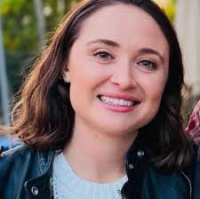 Laura Schwarz's Instagram, Twitter & Facebook