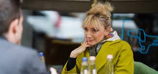 Alexandra borbély's films include on body and soul, the glass room, comrade drakulich, hamlet 360. Borbely Alexandra A Negativ Mintak Kovetese Sokszor Figyelmeztetes Hogy Valtoztatnunk Kell Divany