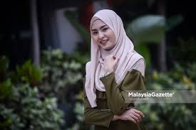 Mulanya kita bertemu asal usul tak pernah tahu tapi bila dah bersatu saling tolong saling membantu kita dari lain 2 yıl önce. Tak Bercinta Dengan Tajul Wany Hasrita