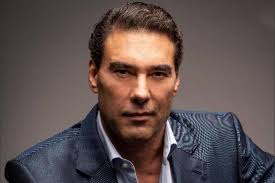 By collecting data from the most accurate and reputable resources, we've compiled a collection of the richest celebrities and their net worths. Eduardo Yanez Abofeteo A Dos Hombres En Plena Entrevista