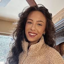 Alison Abramson's Instagram, Twitter & Facebook