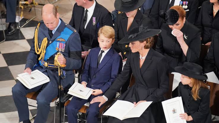 Heartbreaking Royal Tribute: Kate Middleton’s Poignant Curtsy During the Queen’s Final Journey
