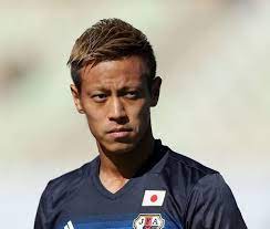 the real 日本代表 本田圭佑が打つ大バクチ 無所属になる直前で放つビッグマウスの意図 本田圭佑 メンズ ヘアスタイル スポーツ