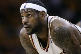 Madre de LeBron James habría tenido relaciones con coequipero de su hijo