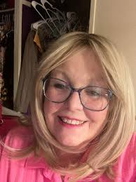 Do you wear wigs at 70 or older?