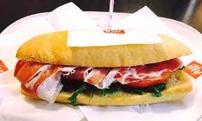 Panino con prosciutto crudo e insalata verde. Panino Con Prosciutto Crudo Di Parma Mozzarella Pomodoro E Rucola Per Un Pranzo Fresco E Bild Von L Angolo Caffe Sardinien Tripadvisor