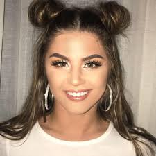 Jade Lewis's Instagram, Twitter & Facebook