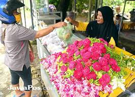 Beragam warna dan bentuk yang indah menjadi energi positif yang merasuk dalam tubuh kita. Menuai Berkah Dari Bunga Tabur