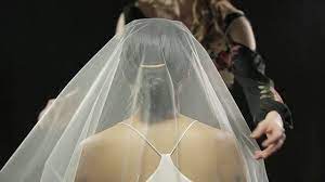 How To Wear A Drop Veil Drop Veil Lace Trimmed Veil Bride Head