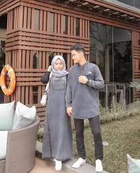 Baju kondangan dengan celana panjang pun mudah digunakan dan tidak ribet, terutama untuk hijaber. 50 Model Gamis Couple Terbaru 2020 Kombinasi Dan Polos