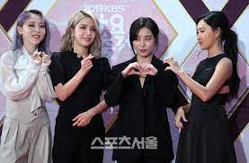 youheeyeol's sketchbook mamamoo shows their limitless talents through a medley of songs from the 2000s #youheeyeol'ssketchbook #mamamoo . 191227 Mamamoo Kbs Song Festival Red Carpet Mamamoo