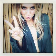 Comparison of Haley Otto and Kassia's longboarding skills in different wave  conditions