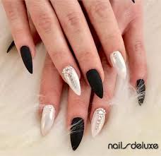 Black and white is the vital color combination, the blend of colors which always looks good on pretty much all, opening from home decor, your clothes and particularly your nails. Updated 55 Classic Black And White Nails August 2020