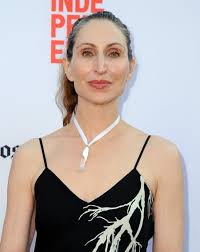  Bonnie Aarons She Played The Role Of The Nun And That Monster Esque Creature Behind The Restaurant In Mulholland Drive 9gag