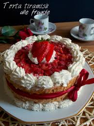 4 uova 80 gr zucchero 500 gr mascarpone 250 gr savoiardi 1 kg di fragole 1 limone. Torta Tiramisu Alle Fragole Senza Uova In Guscio Di Pasta Sfoglia