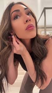 Christina Roa's Instagram, Twitter & Facebook