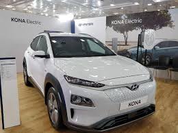It is available in 2 variants and 5 colours. Hyundai Launches Fully Electric Kona Suv In India At Rs 25 3 Lakh Business Standard News