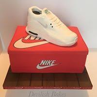 Nike Air Max Shoebox Cake With A Trainer Cake Nike Cake Sweet 16 For Boys Celebration Cakes