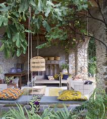 Une Maison De Charme Pres Des Gorges De L Ardeche Decor De Jardin Diy Patios Exterieurs Et Eclairage De Patio