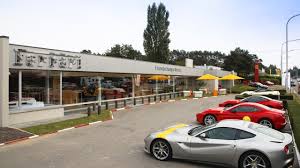 Maar bart versluys kan niet anders dan met een ferrari rijden want hij staat slechts op de 110 e plaats op de lijst van de 500 rijkste belgen. Une Nouvelle Concession Ferrari Ouvre Ses Portes A Wavre L Echo