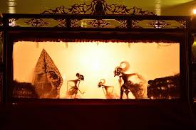Puncak dari gunungan wayang sadat yang bertulis allah menjadi tujuan Segunung Makna Yang Termuat Oleh Gunungan Wayang Kulit Simply Minimalist