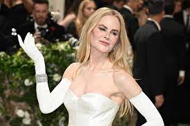 Nicole-Kidman-MET-GALA-2024-Red-Carpet-Fashion-Style-Balenciaga-Tom-Lorenzo-Site  (1) - Tom + Lorenzo
