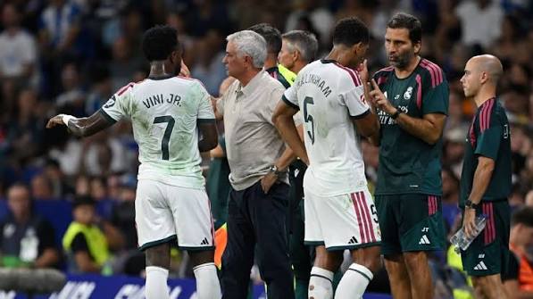 Mourinho diz que Vini Jr sofre bullying na Espanha e parte em defesa do brasileiro: 'N&atilde;o &eacute; santo, mas o que fazem com ele...' - ESPN