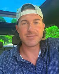 RILEY Green shaved his mustache OFF! Do you think he looks hotter with or  without it?