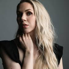 Lindsay Ray's Instagram, Twitter & Facebook