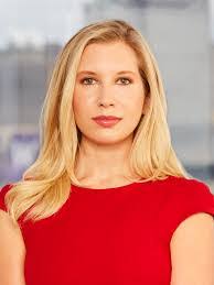 Amanda Kahn's Instagram, Twitter & Facebook