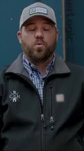 Evan Crowe's Instagram, Twitter & Facebook