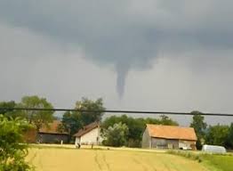 Trąba powietrzna przeszła 21 maja 2019 roku nad kilkoma miejscowościami gminy wojciechów, głównie nad stasinem i. Traba Powietrzna Takze Nad Swietokrzyskiem Zobacz Film Echo Dnia Swietokrzyskie