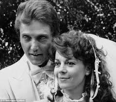 Sep 06, 2019 · christopher walken and wife georgianne walken attend a hand and footprints ceremony honoring christopher walken at the grauman's chinese theatre | getty images she went on to reveal that being married to him is interesting. Natalie Wood Death Christopher Walken Breaks His Silence On Reopening Of The Case Daily Mail Online