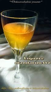 Ho fatto il mandarinetto,ma tenendolo al frigo dopo circa un mese sulle pareti della bottiglia ci sono cristallazioni. Liquore Mandarinetto La Ricetta Dolcearcobaleno Liquori Liquori E Cocktail Ricette