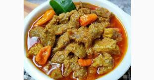 Tapi, bagi anda yang mau menyajikan masakan special untuk orang tercinta, maka kamu memang lebih bagus memasaknya sendiri. Cara Membuat Gulai Cincang Khas Minang Dimasak Pakai Rempah Menggugah Selera
